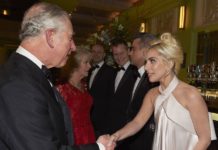 Lady Gaga deslumbra al Principe Carlos y a la Duquesa de Cornwall (FOTOS)